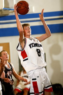 开云体育app-V5险胜FNC，许昕关键团战开团秒人，顶尖较量总决赛震撼上演