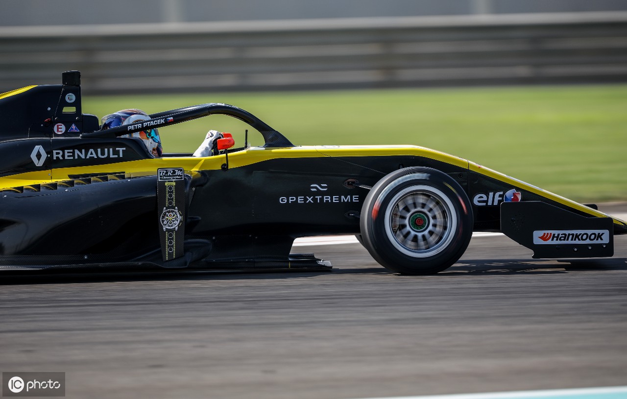 开云体育登录-红牛二队翻盘雷诺车队，阿隆索带队取胜