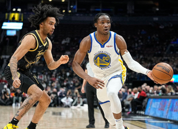 四川队轻取勇士,范弗利特点燃赛场 四川队轻取勇士,范弗利特点燃赛场