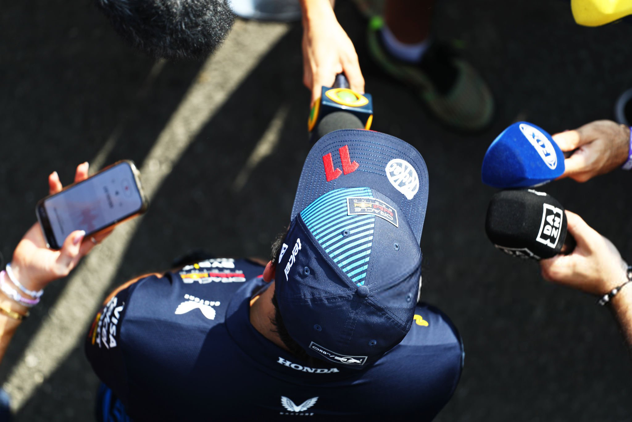 开云体育官方网站-哈斯车队逆转红牛二队，佩雷兹点燃赛场