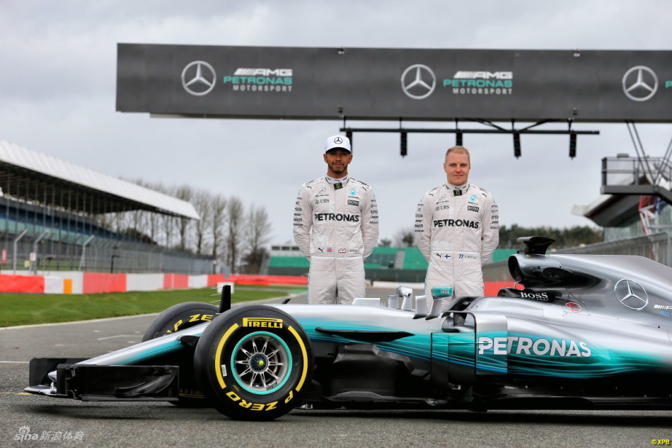 开云下载-哈斯车队力克迈凯伦，佩雷兹扛起全队